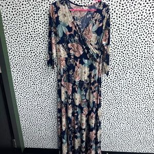 Pink Blush Navy Floral Long Sleeve Maxi Dress 
Missing Belt
Size XL/1X